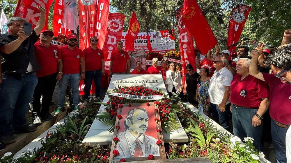 Konfedarasyonumuz DİSK’in Kurucu Genel Başkanı Kemal Türkler Mezarı Başında Anıldı